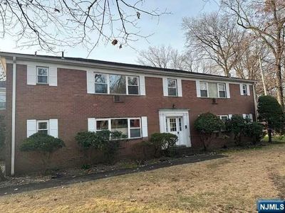 1 Rolling Ridge Rd, Montvale, NJ, 07645