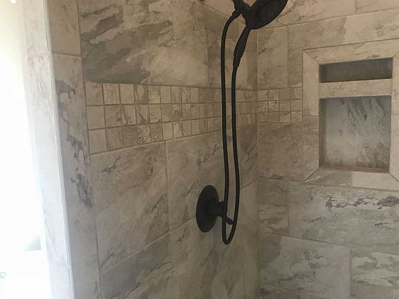 5th image of 173 Godchaux Dr