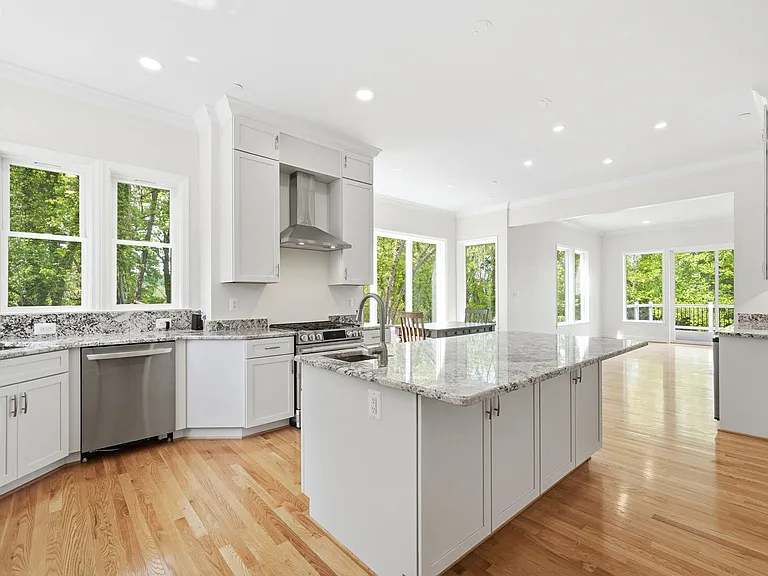 5116 Shore Dr — Photo 46