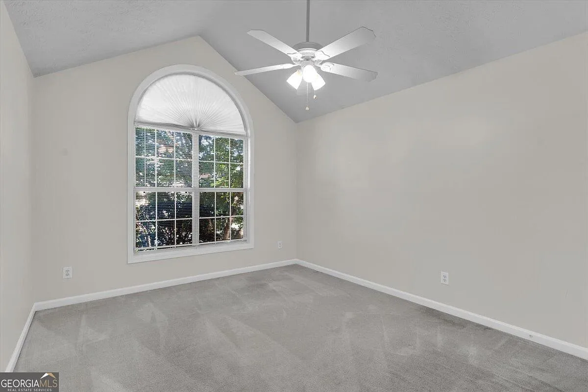 3 bed, 2.0 bath, 2094 sqft, $2,095 — Photo 3
