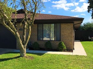 119 N Innsbrook Dr, Streamwood, IL 60107