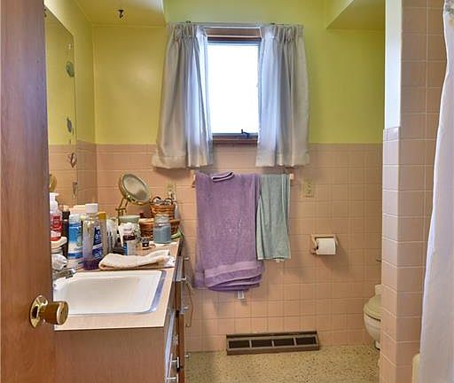 5th image of 1600 Arthur Dr NW