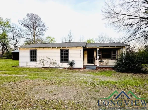 911 Bert St, Daingerfield, TX 75638