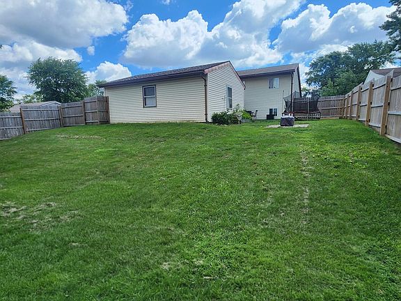 3rd image of 1063 Amherst Dr