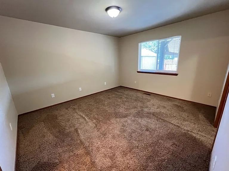 2525 NE Noble Loop — Photo 9