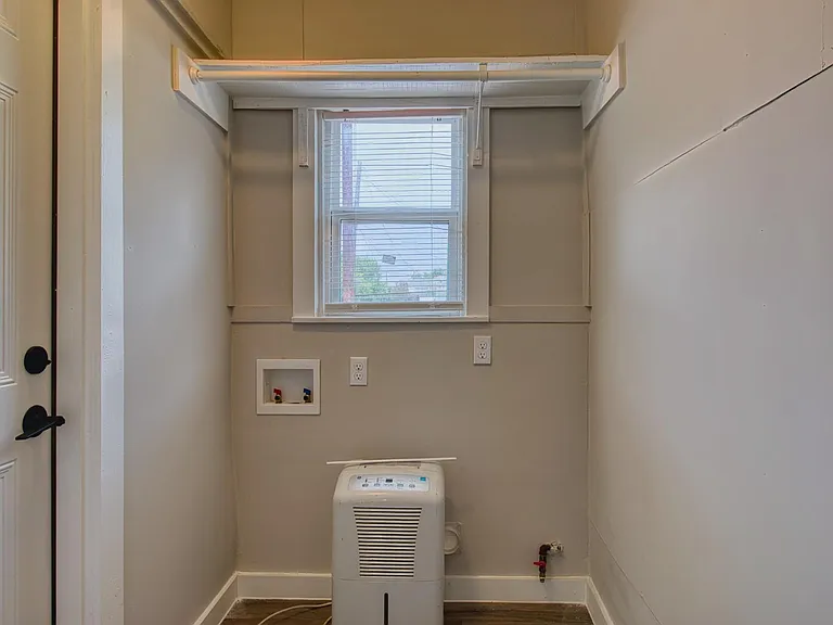 3201 Adelia St — Photo 14