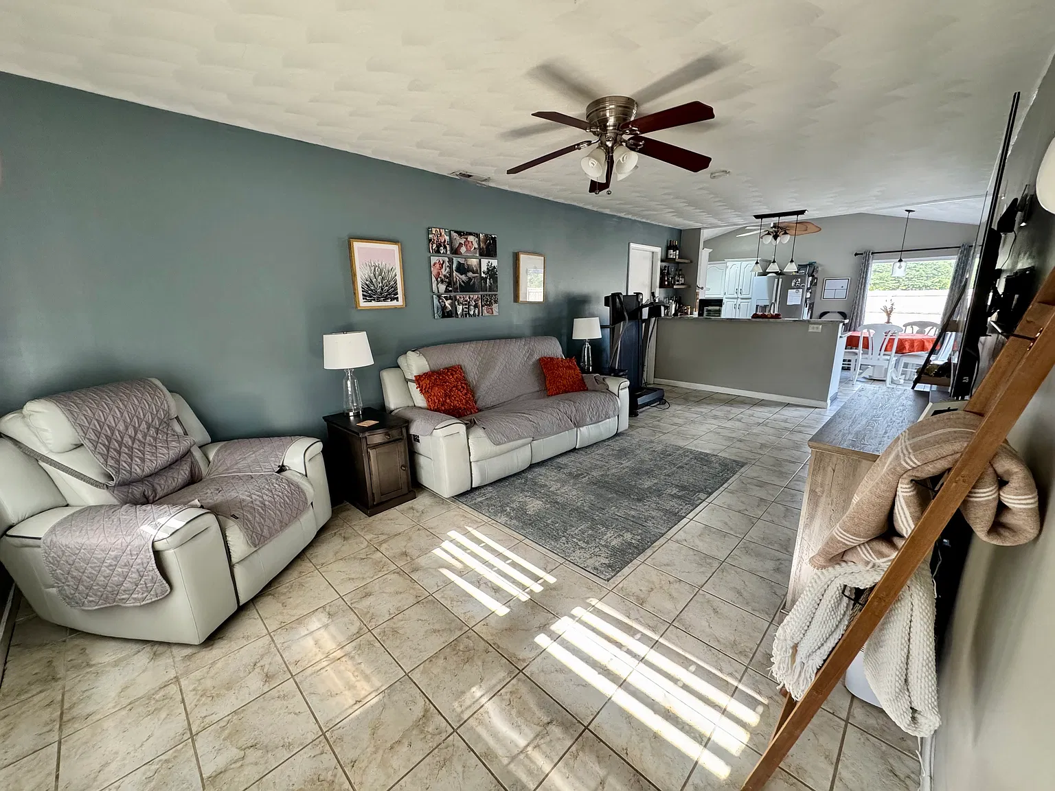 4 bed, 2.5 bath, 1709 sqft, $3,300 — Photo 2