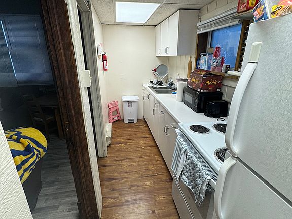 2nd image of 694 Willey St #694