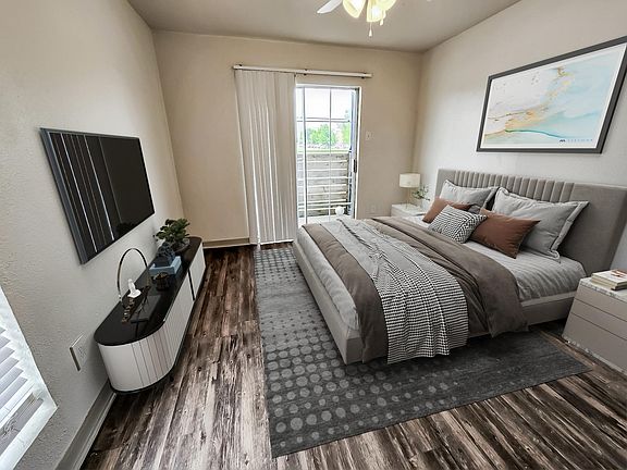 5th image of 1525 Chenault St #22