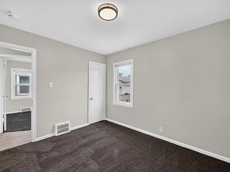 2090 Cicotte Ave — Photo 18