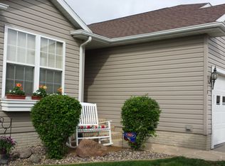929 Willow Ln APT B, Lisbon, IA 52253