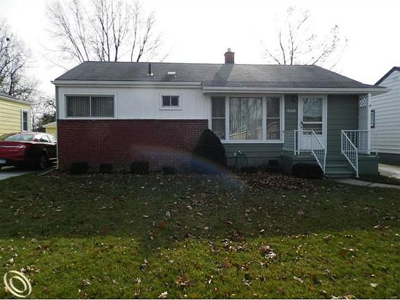 2nd image of 28991 Balmoral St