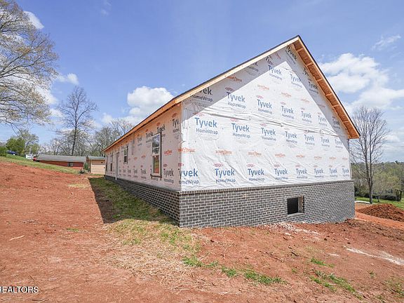 3rd image of 1001 N Old Grey Ridge Rd