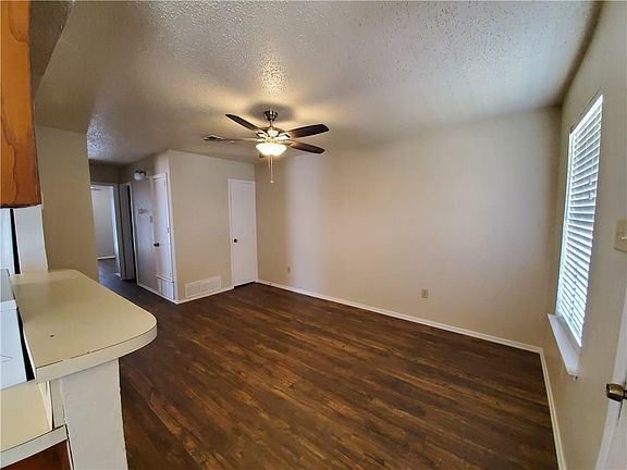 5th image of 215 Roberts Cir APT C