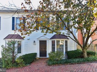 2121 N Tazewell Ct, Arlington, VA 22207