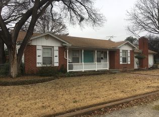 715 W Ikard St, Henrietta, TX 76365