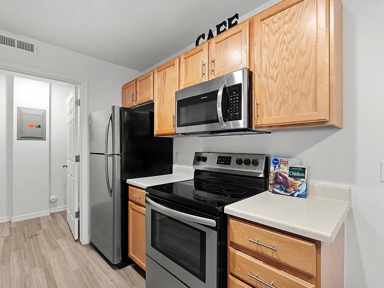 Eagles Landing Apartments — Photo 16