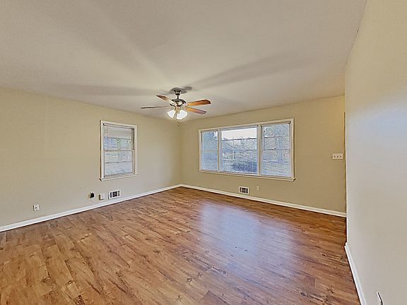 4th image of 645 Elberta Dr