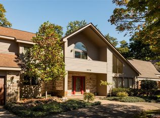 3228 Pine Lake Rd, West Bloomfield, MI 48324