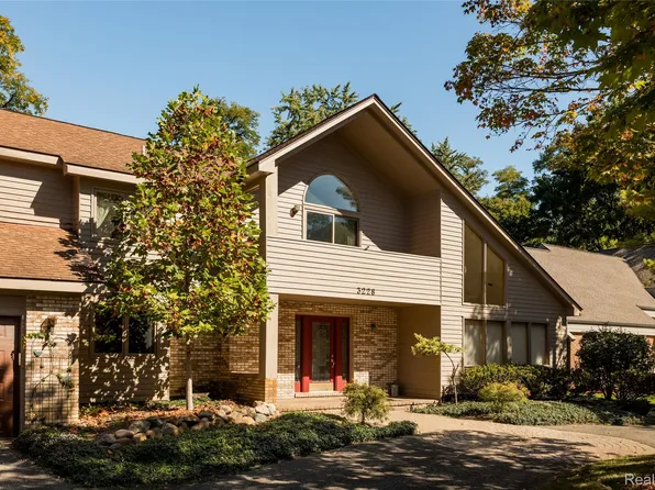 3228 Pine Lake Rd, West Bloomfield, MI 48324
