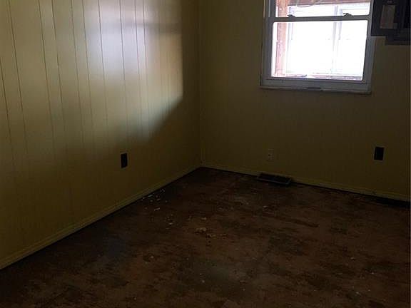 4th image of 2109 Pittsfield St