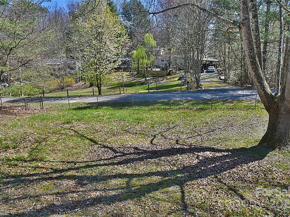 3rd image of 14 Greenwood Acres Dr