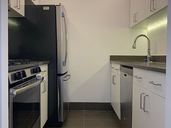 5th image of 225 W 83rd St APT 17C