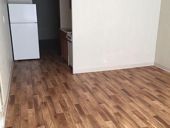 4th image of 1120 NE 43rd St APT 107