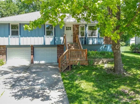 1205 SW Highland Dr, Lees Summit, MO 64081