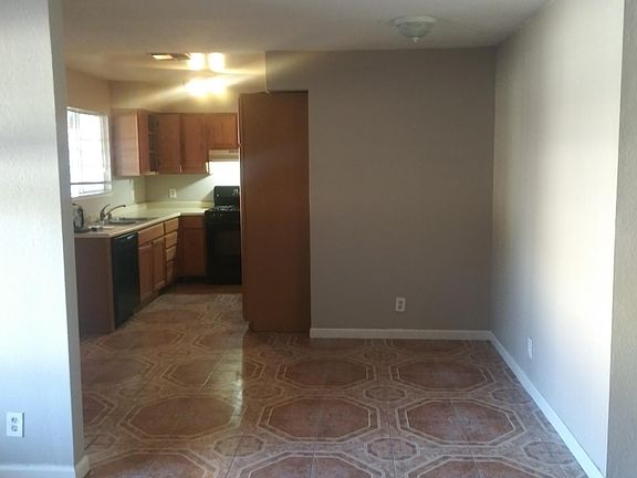 4th image of 202 Linn Ln