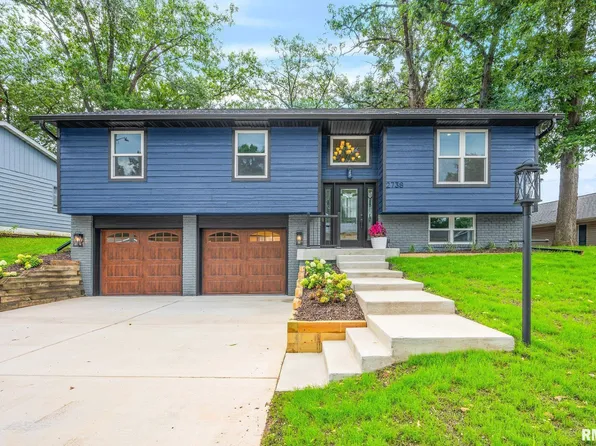 2738 W Millbrook Ct, Peoria, IL 61615