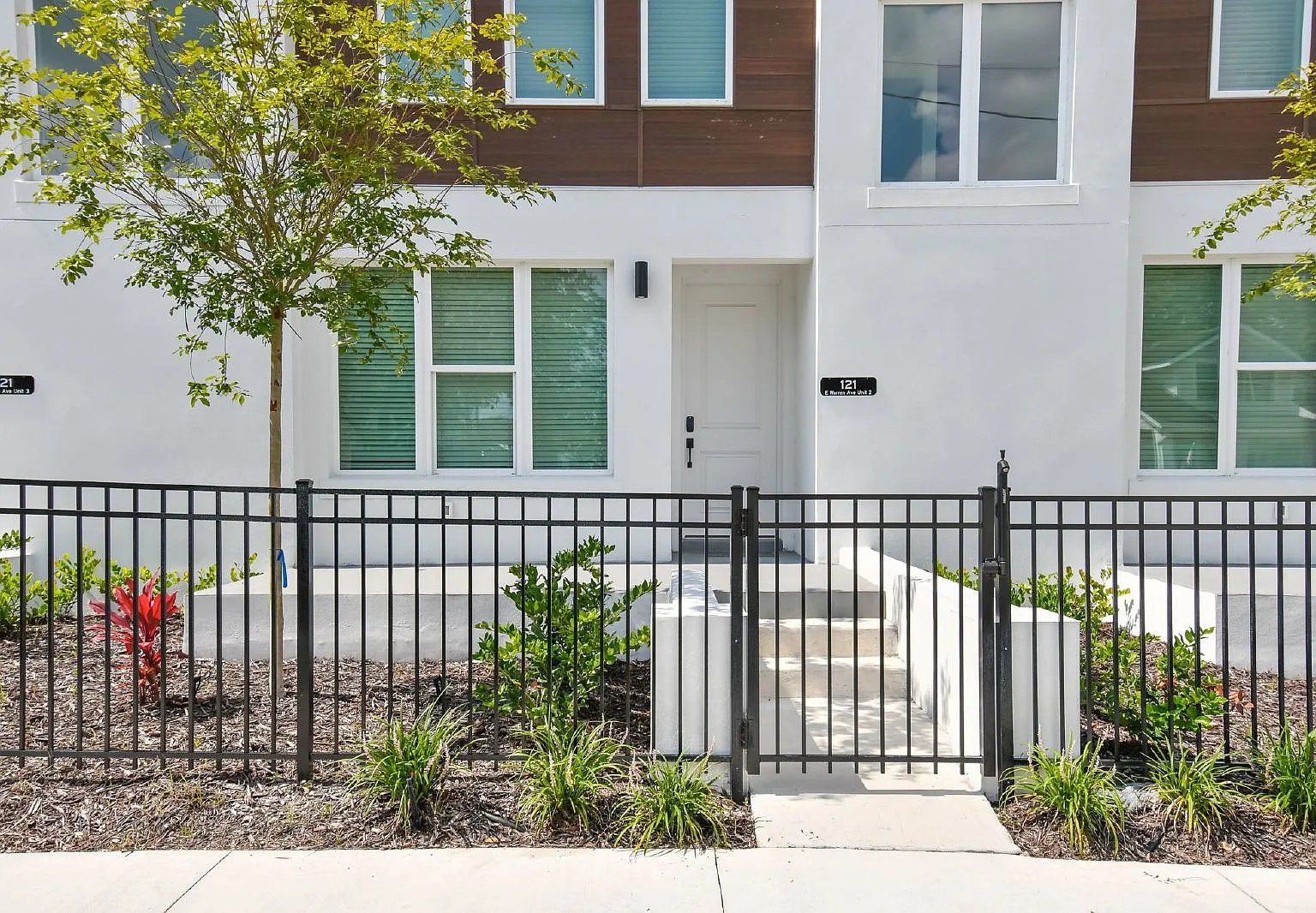 3 bed, 3.5 bath, 2264 sqft, $4,000 — Photo 2