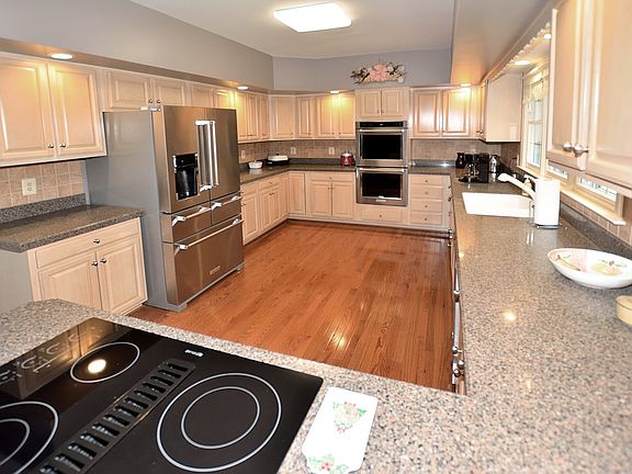 2nd image of 5801 Hannora Ln