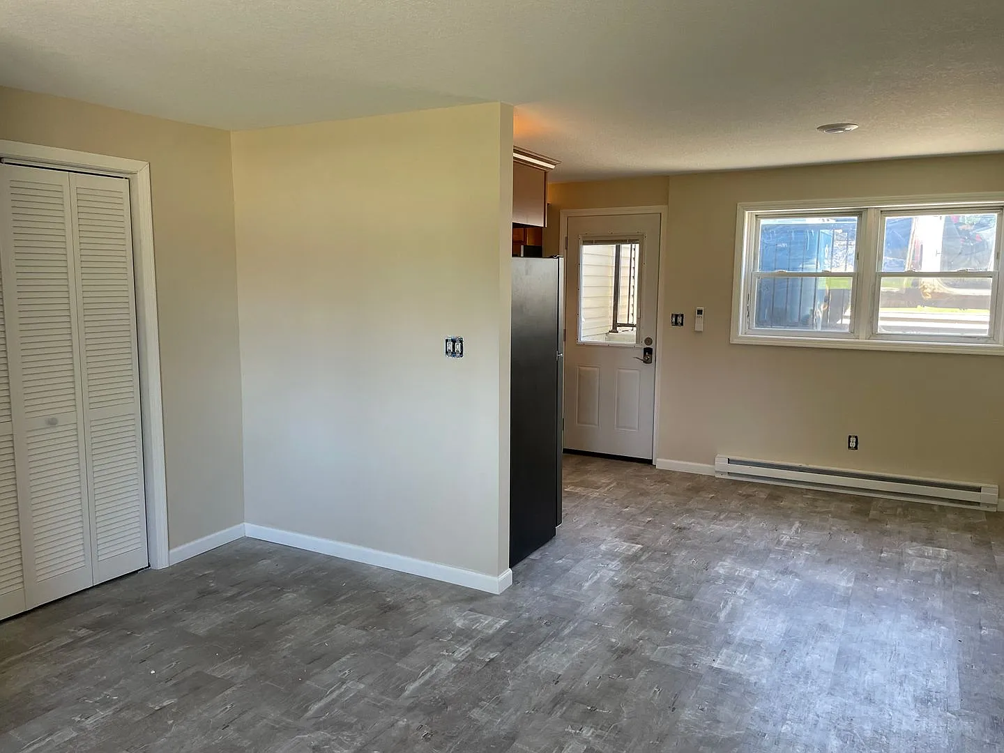 2 Bedroom, 1 Bathroom Duplex in Camanche, IA — Photo 3