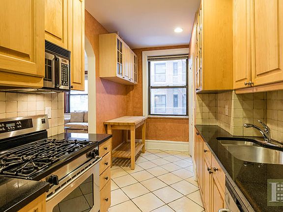 2nd image of 215 W 90th St APT 3G