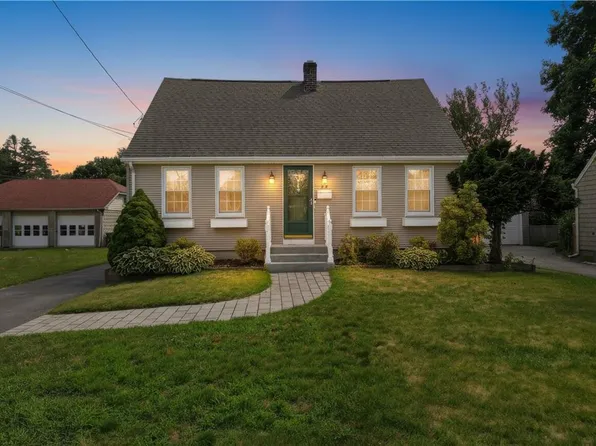 24 Rosegarden St, Warwick, RI 02888