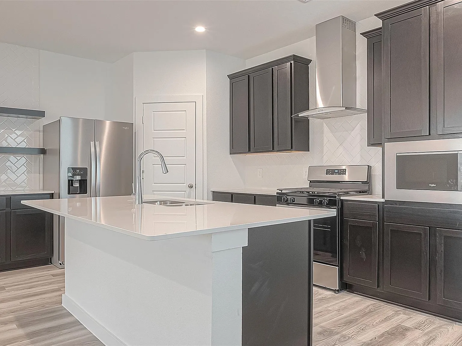 3 bed, 2.5 bath, 1880 sqft, $2,395 — Photo 3
