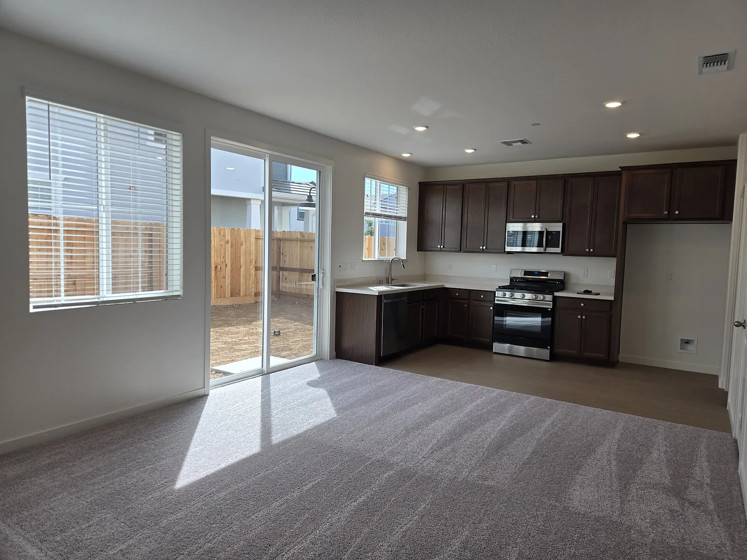 3 bed, 2.5 bath, 1462 sqft, $2,950 — Photo 4