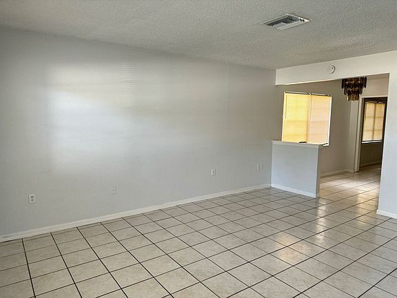 4th image of 4725 34th St W #3B-1BA-828SQFT