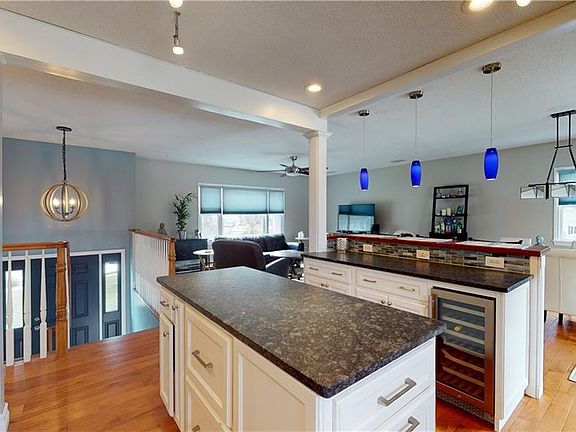 5th image of 12 Trifiro Cir