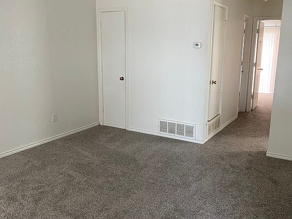 3rd image of 718 Lariat Ln APT D