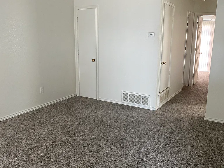 718 Lariat Ln #D — Photo 3