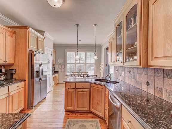 4th image of 112 Bay Tree Ct