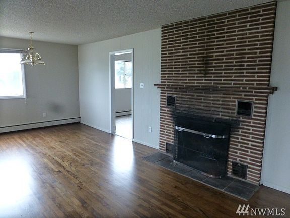 4th image of 1072 Alder Ave