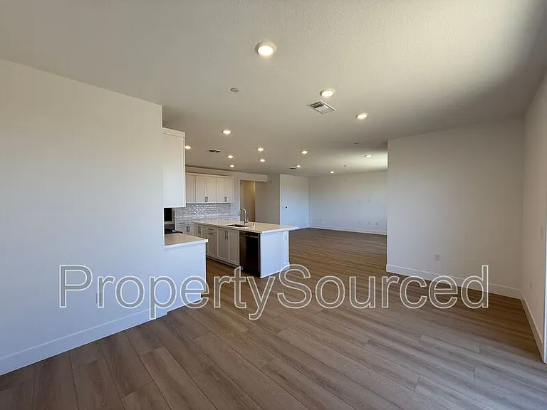 1336 N Martorella Ave — Photo 17