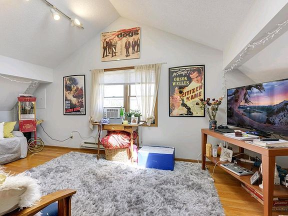 4th image of 416 20th Ave NE