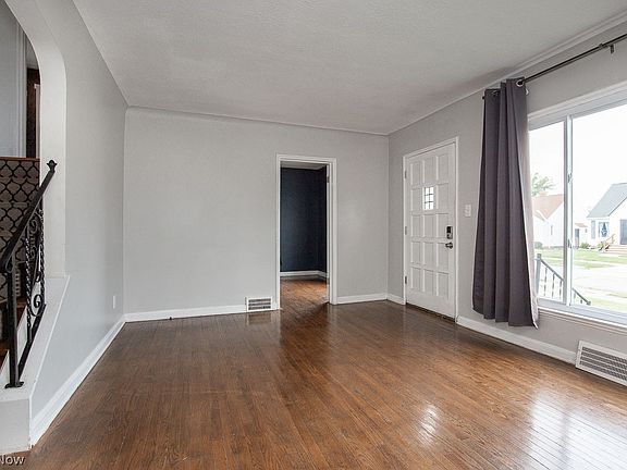 3rd image of 7103 Velma Ave