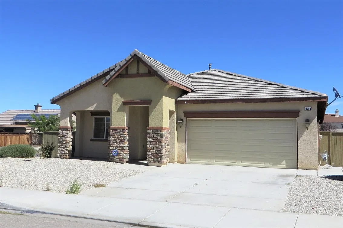 3 bed, 1895 sqft, $2,250 — Photo 1