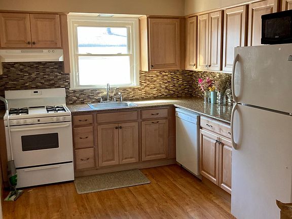 4th image of 123 Kelvin Ave #B