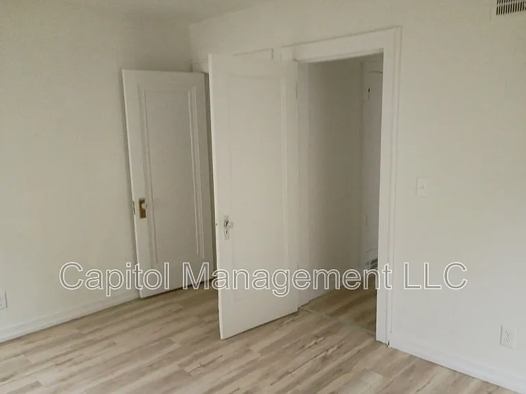 316 W Saginaw St #1/2 — Photo 5